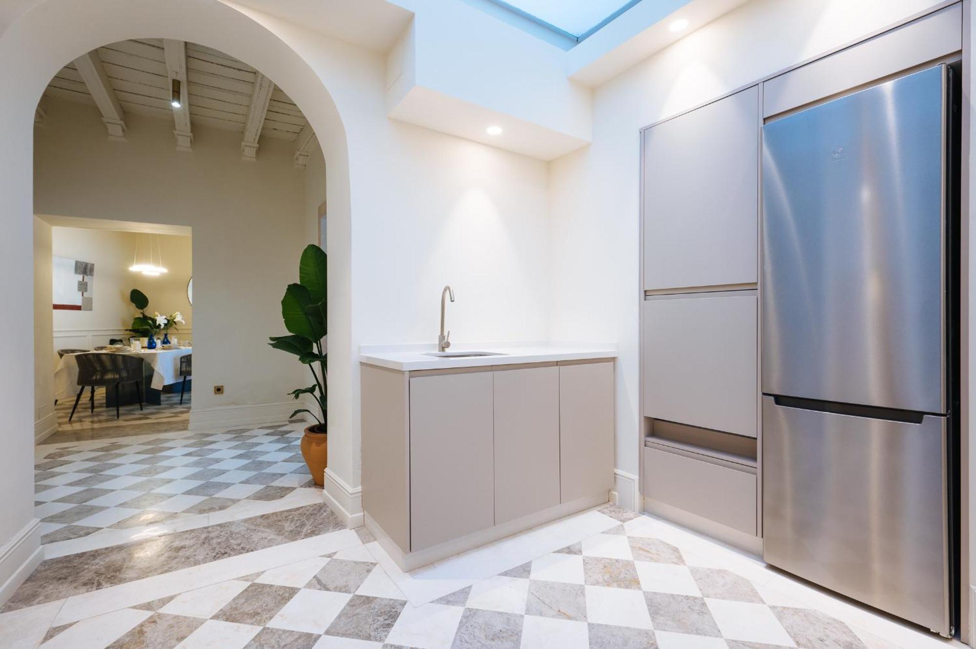 Apartament Luxurious With Andalusian Patio And Pool, Facing The Cathedral
