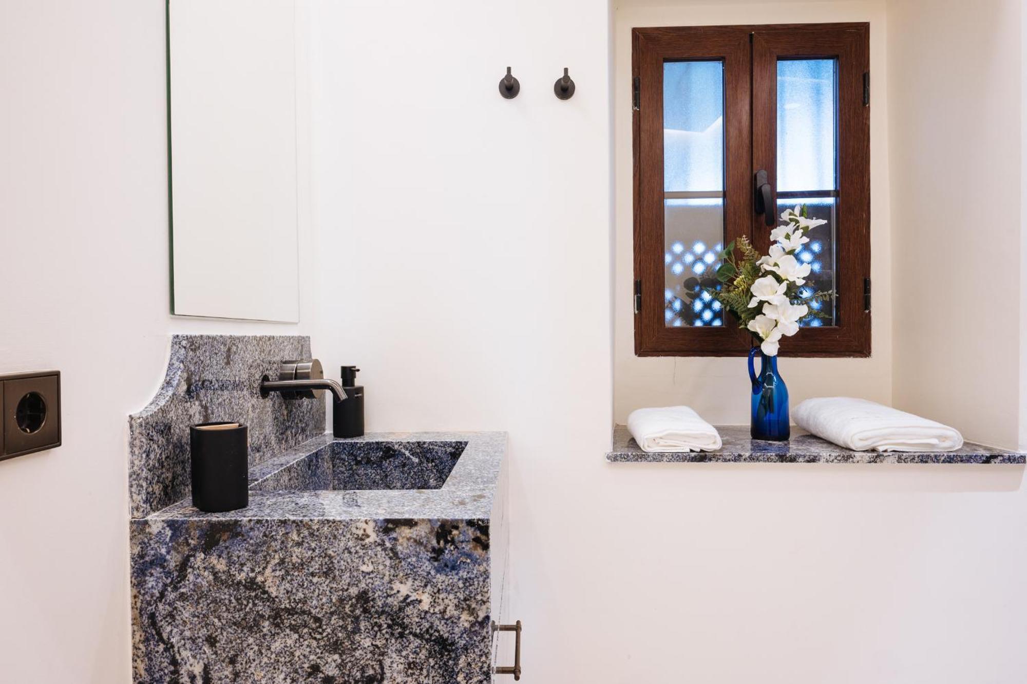 Luxurious With Andalusian Patio And Pool, Facing The Cathedral * Sewilla