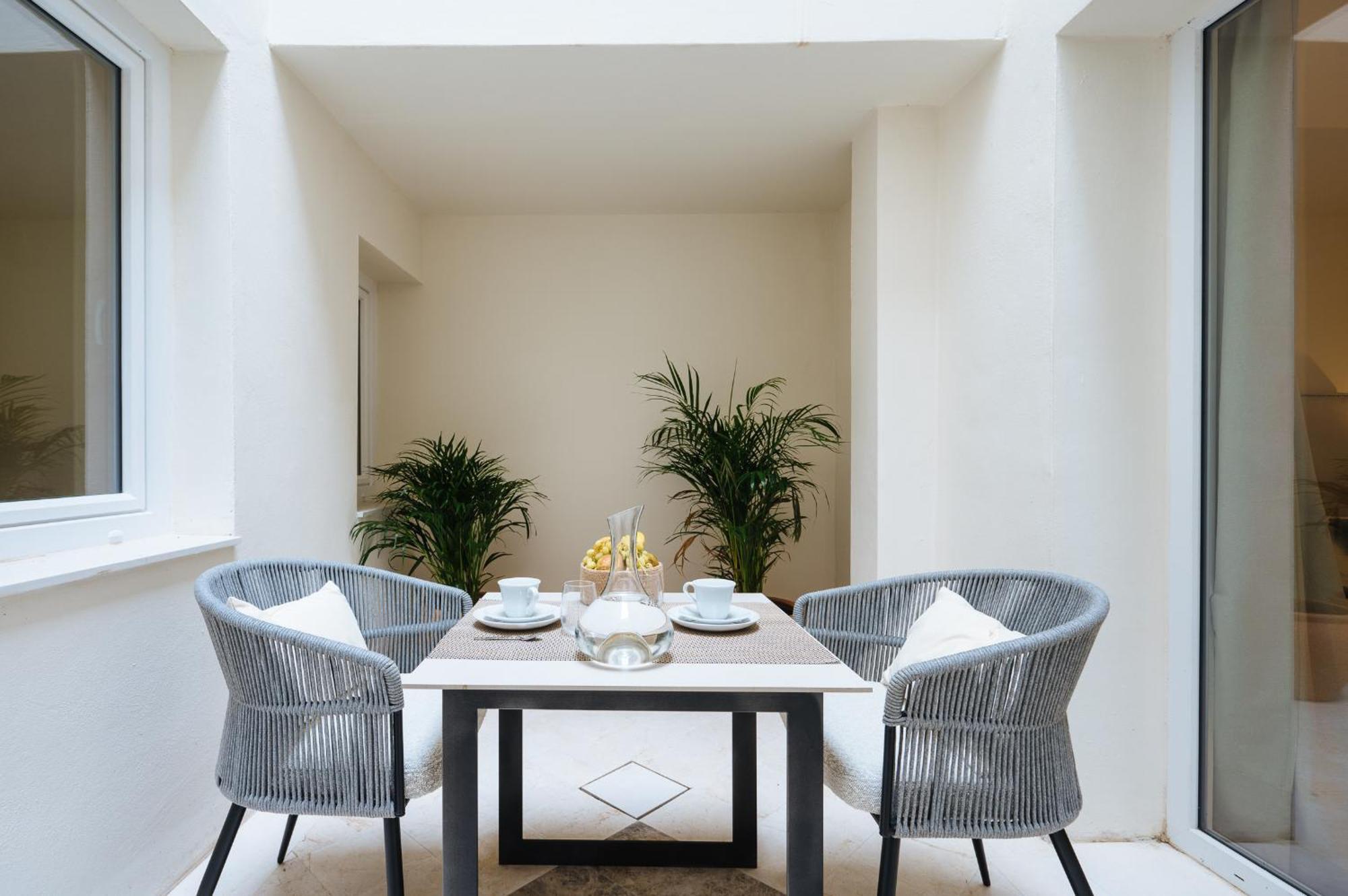 Apartament Luxurious With Andalusian Patio And Pool, Facing The Cathedral Sewilla
