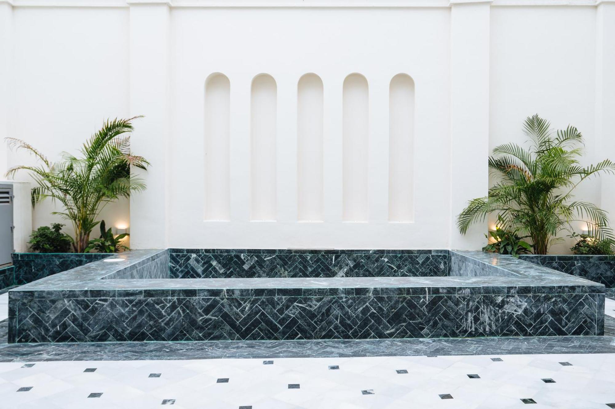 Luxurious With Andalusian Patio And Pool, Facing The Cathedral Apartament *