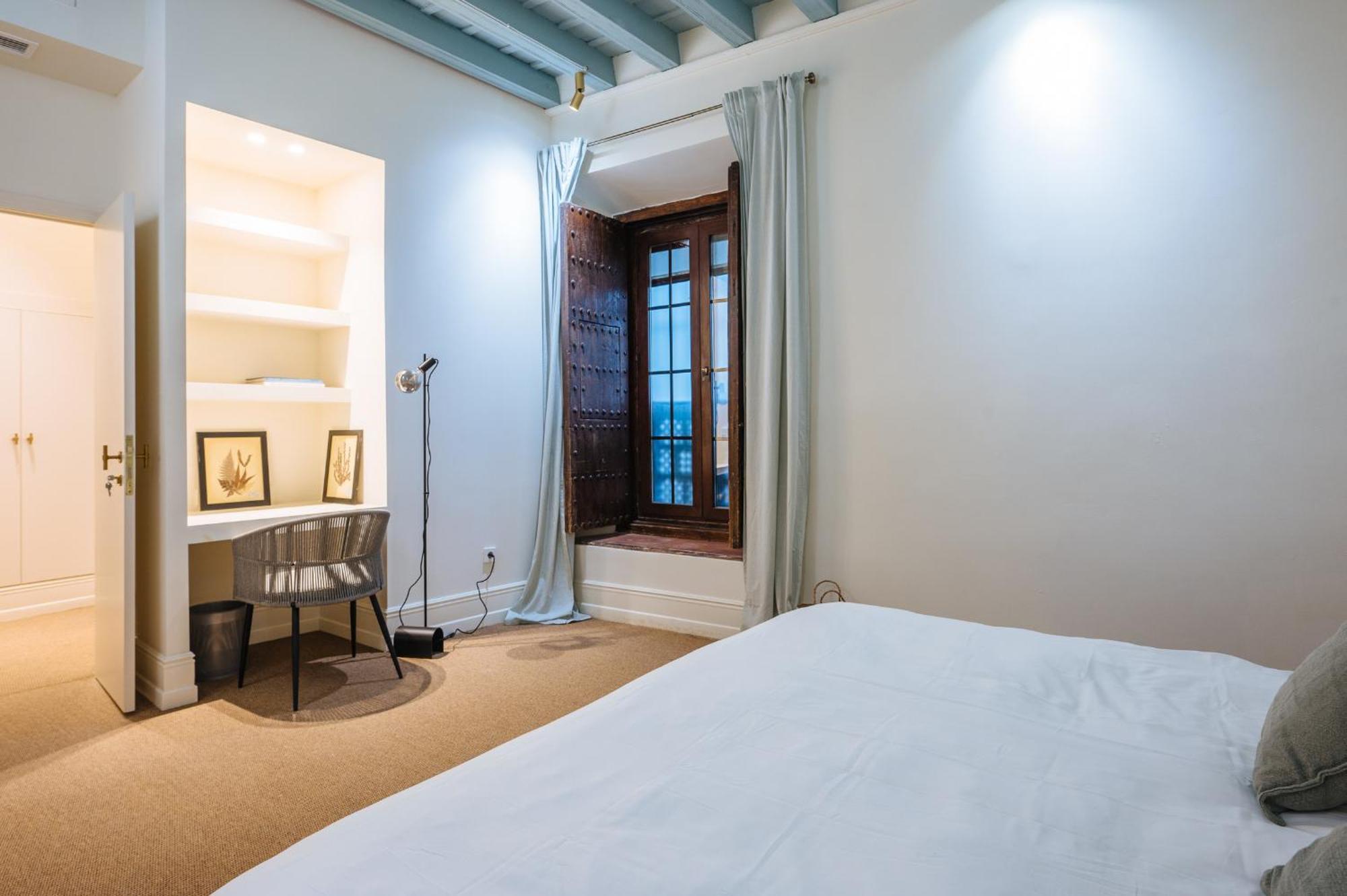 Apartament Luxurious With Andalusian Patio And Pool, Facing The Cathedral