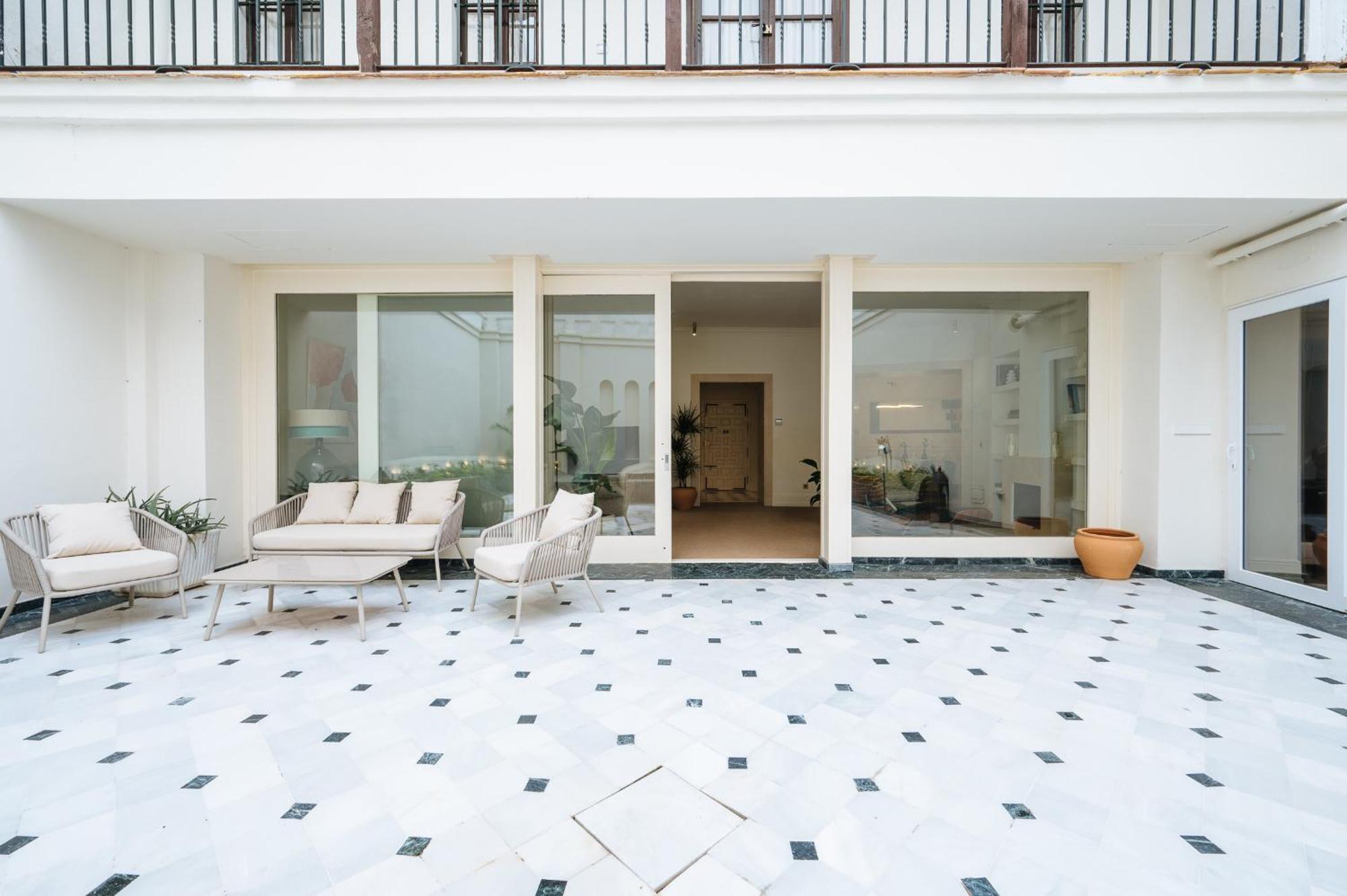 Luxurious With Andalusian Patio And Pool, Facing The Cathedral Appartamento *